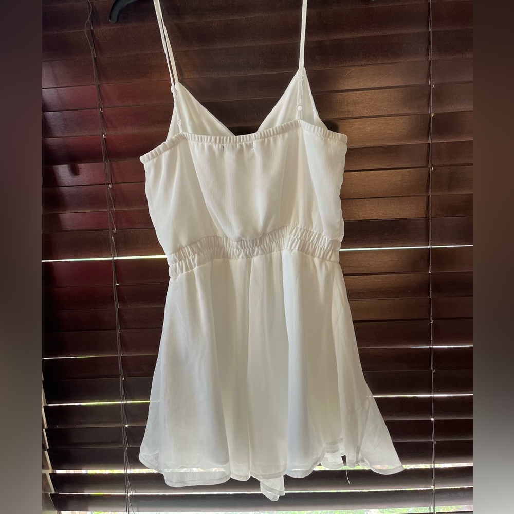 White romper - Picture 2 of 3